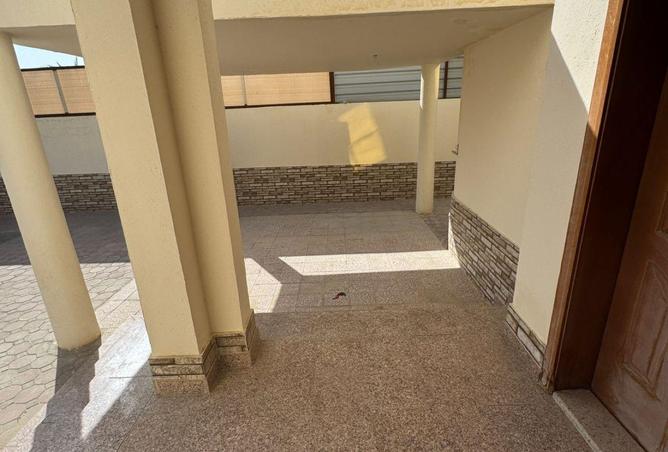 56161799 - Property Image 2