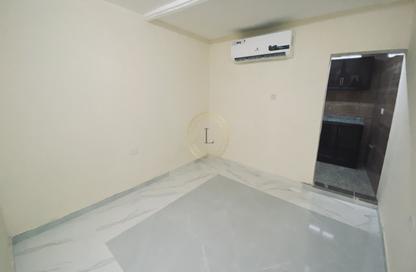 Apartment - Studio - 1 for rent in Al Niyadat - Al Ain