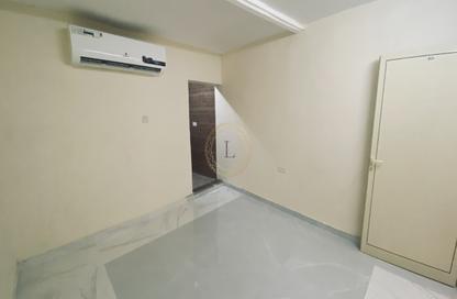 Apartment - Studio - 1 for rent in Al Niyadat - Al Ain