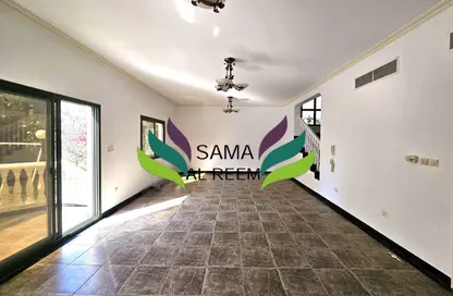 Villa - 5 Bedrooms - 5 Bathrooms for rent in Al Tarad Street - Jumeirah 3 - Jumeirah - Dubai Villa - 5 Bedrooms - 5 Bathrooms for rent in Al Tarad Street - Jumeirah 3 - Jumeirah - Dubai