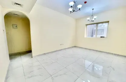 شقة - غرفة نوم - 1 حمام للايجار في مجمع مويلح - تجارية مويلح - الشارقة