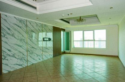 Apartment - 2 Bedrooms - 3 Bathrooms for sale in Al Khan Corniche - Al Khan - Sharjah