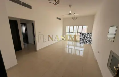 شقة - غرفة نوم - 2 حمامات للايجار في 2 المويهات - المويهات - عجمان