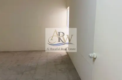 سكن عمال - استوديو - 8 حمامات للايجار في بناء الصناعية 13 - منطقة رقم 13 - المنطقة الصناعية بالشارقة - الشارقة