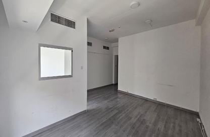 Office Space - Studio - 1 Bathroom for rent in Al Garhoud business center - Al Garhoud - Dubai
