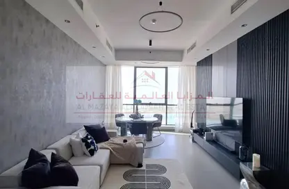 شقة - غرفة نوم - 2 حمامات للايجار في برج لا بلاج - الممزر - الشارقة - الشارقة