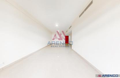 Apartment - 3 Bedrooms - 3 Bathrooms for rent in Golden Sands 9 - Al Mankhool - Bur Dubai - Dubai