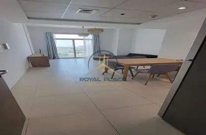 شقة - غرفة نوم - 2 حمامات للايجار في كانديس أكاسيا - الفرجان - دبي شقة - غرفة نوم - 2 حمامات للايجار في كانديس أكاسيا - الفرجان - دبي