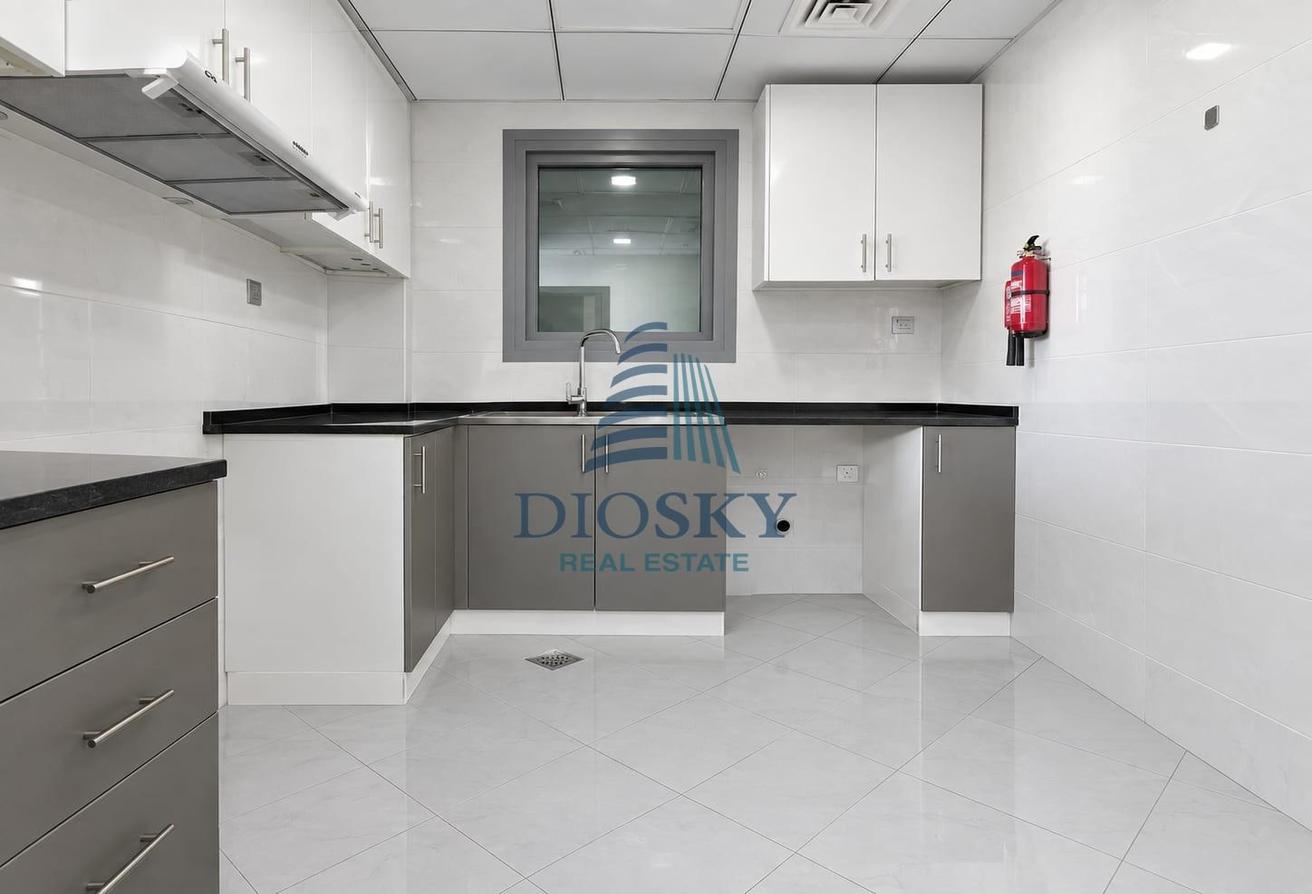Spacious | Well Maintained | Prime Location photo 2