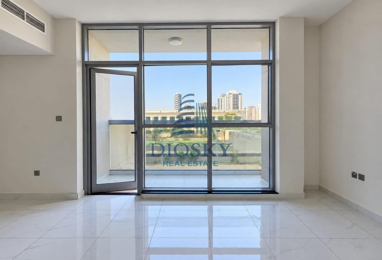 Spacious | Well Maintained | Prime Location photo 6