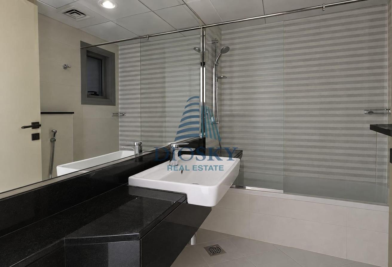 Spacious | Well Maintained | Prime Location photo 9