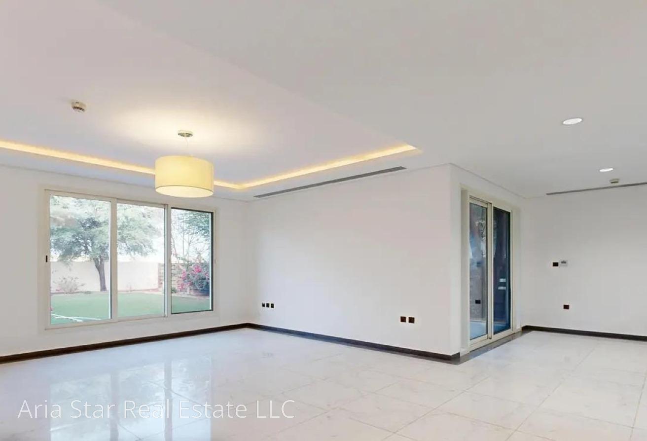 Private Garden+Pool | 4BR+Maid+Store | Vacant photo 2