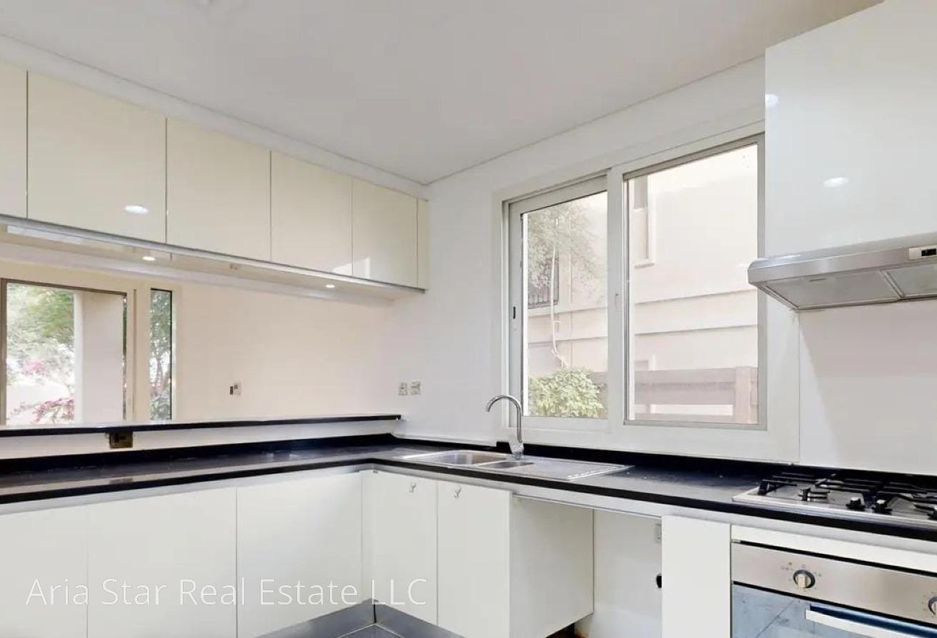 Private Garden+Pool | 4BR+Maid+Store | Vacant photo 12