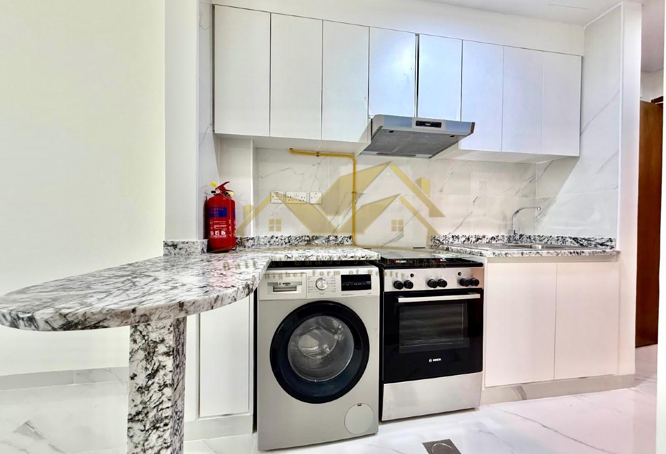Studio Apartment with Landmark View in Al Satwa photo 11
