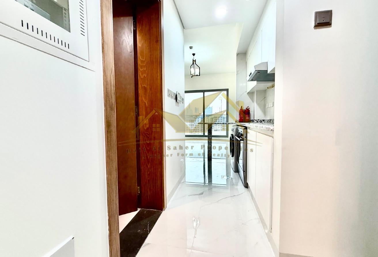 Studio Apartment with Landmark View in Al Satwa photo 6