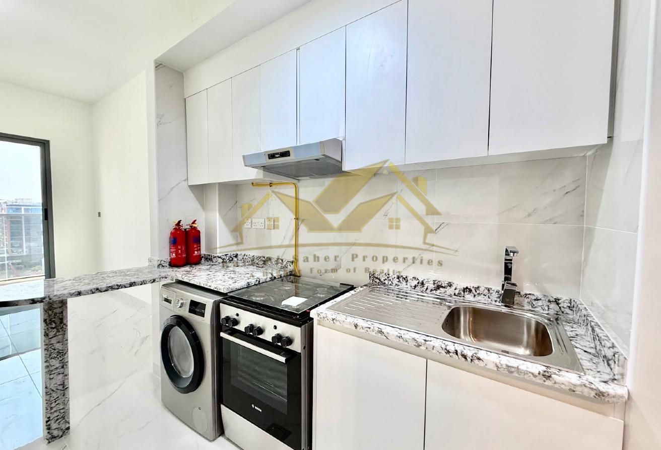 Studio Apartment with Landmark View in Al Satwa photo 7