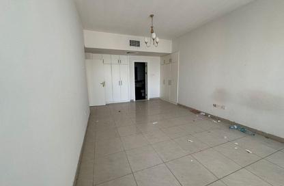 Apartment - 3 Bedrooms - 4 Bathrooms for rent in Thuraya Al Majaz Building - Al Majaz 3 - Al Majaz - Sharjah