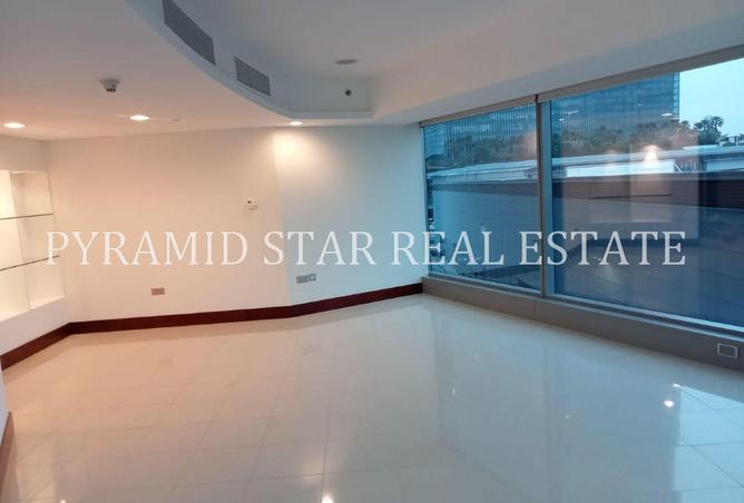 Spacious & Central | 2-Bed Apartment at World Trad