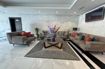 شقة - 2 غرف نوم - 3 حمامات للايجار في شارع الكورنيش - أبوظبي