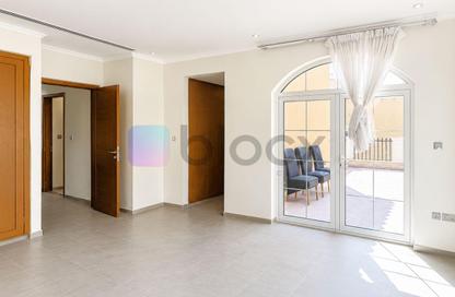 Villa - 5 Bedrooms - 6 Bathrooms for rent in District 2 - Jumeirah Park - Dubai