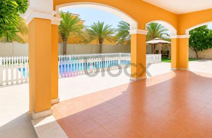 Villa - 5 Bedrooms - 6 Bathrooms for rent in District 2 - Jumeirah Park - Dubai