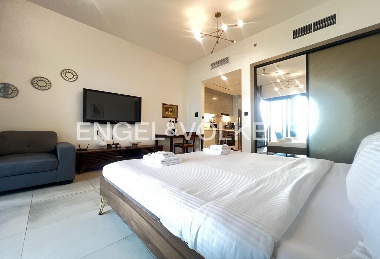 Canal View | Furnished | Vacant photo 6