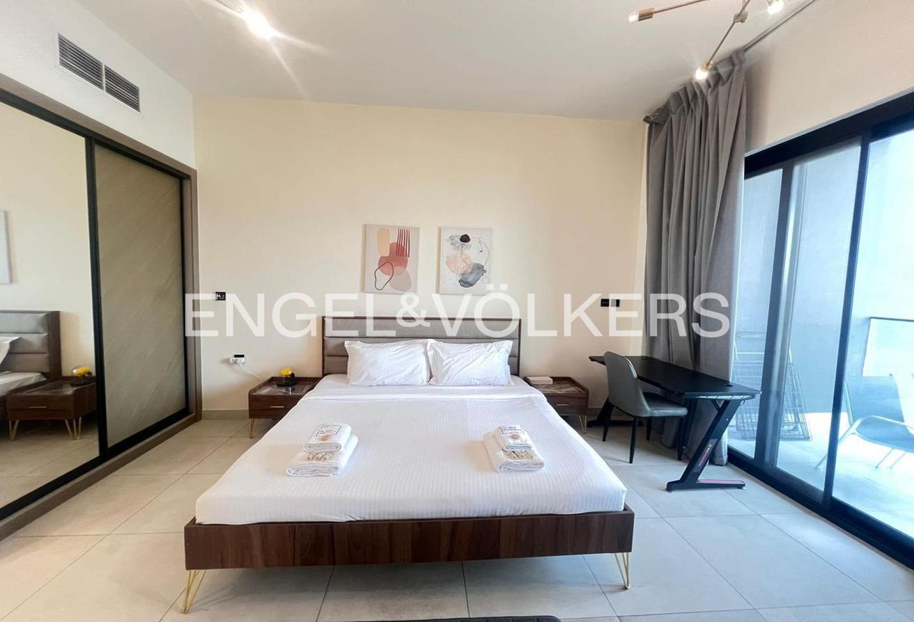 Canal View | Furnished | Vacant photo 4