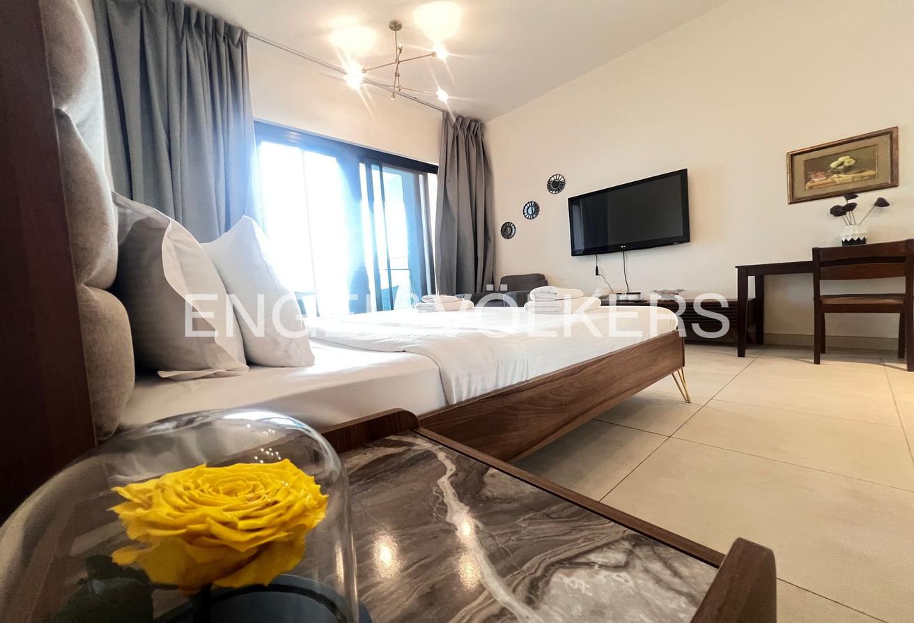 Canal View | Furnished | Vacant photo 5
