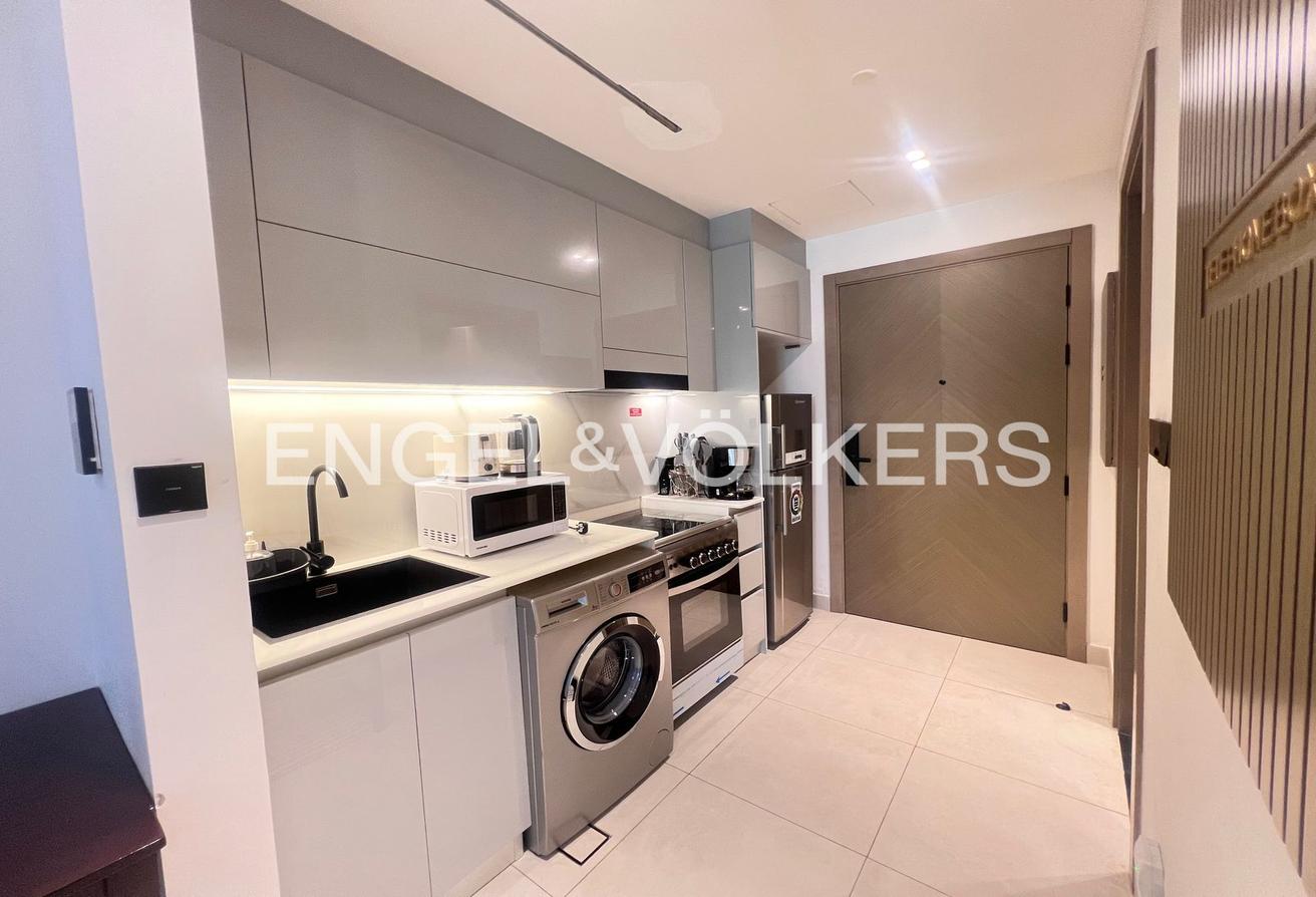 Canal View | Furnished | Vacant photo 8
