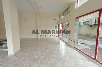 Shop - Studio - 1 Bathroom for rent in Jamal Abdul Nasser Street - Al Majaz - Sharjah