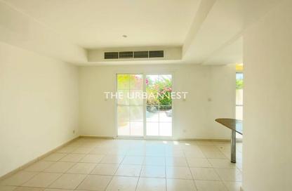 Villa - 2 Bedrooms - 3 Bathrooms for rent in Springs 11 - The Springs - Dubai