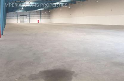 Warehouse - Studio - 2 Bathrooms for rent in Umm Al Thuoob - Umm Al Quwain