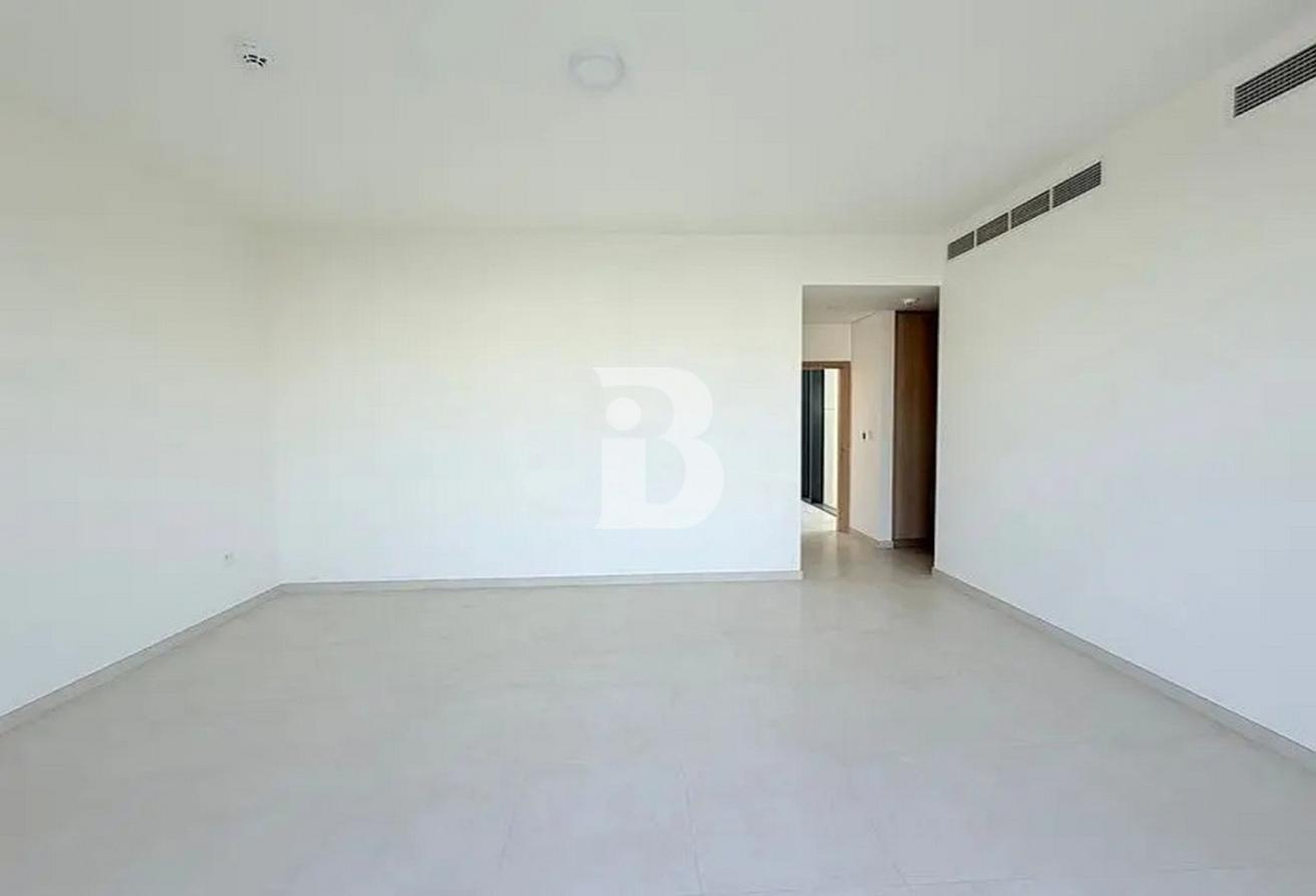 Exclusive Living: 4BR Villa with Rooftop Terrace photo 5