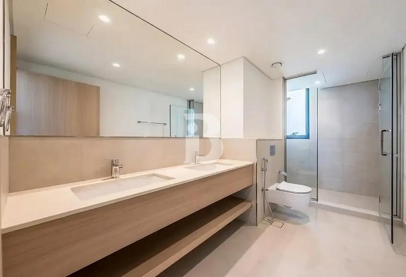 Exclusive Living: 4BR Villa with Rooftop Terrace photo 9