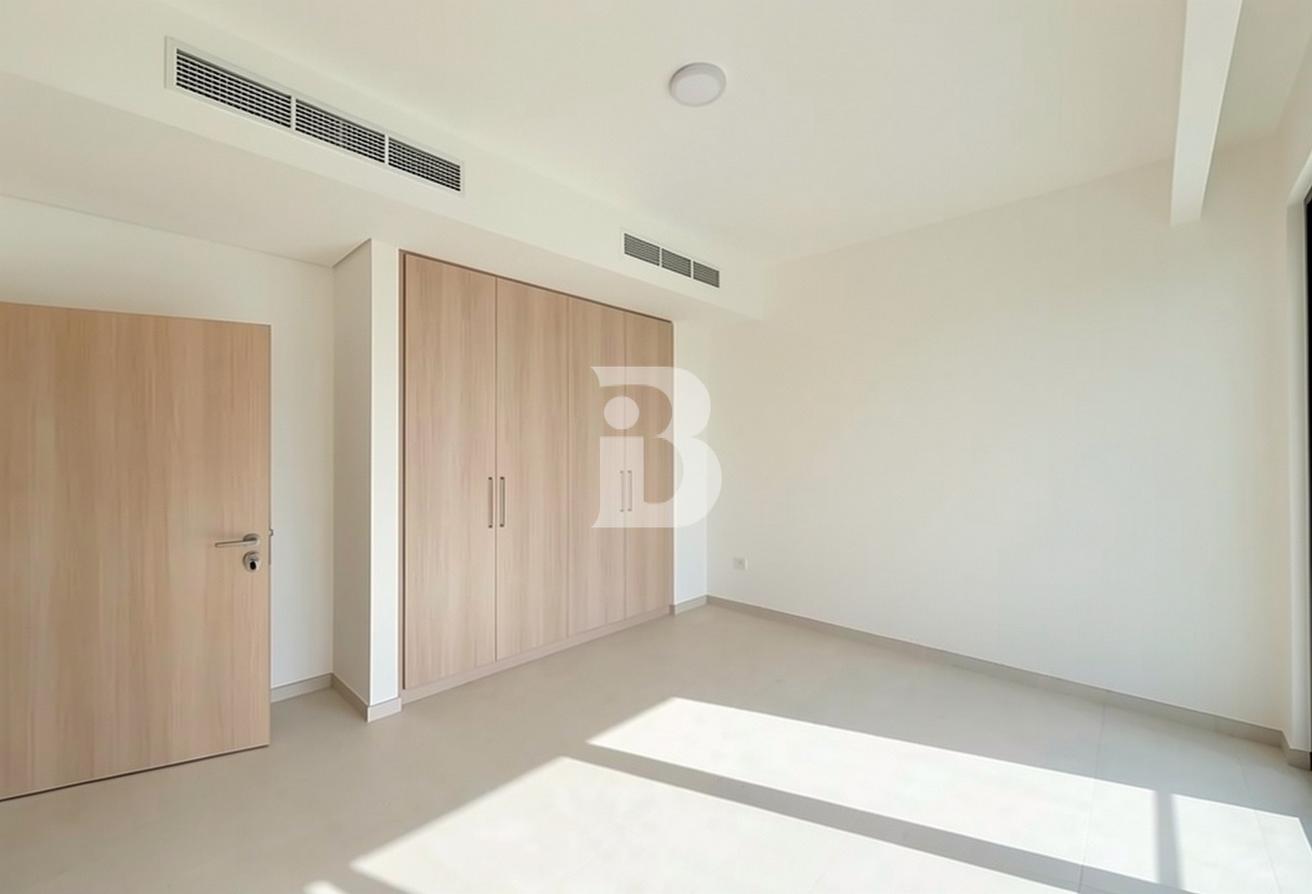 Exclusive Living: 4BR Villa with Rooftop Terrace photo 6