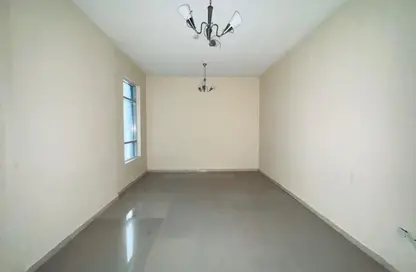 شقة - 2 غرف نوم - 2 حمامات للايجار في شارع التعاون الجديد - التعاون - الشارقة شقة - 2 غرف نوم - 2 حمامات للايجار في شارع التعاون الجديد - التعاون - الشارقة