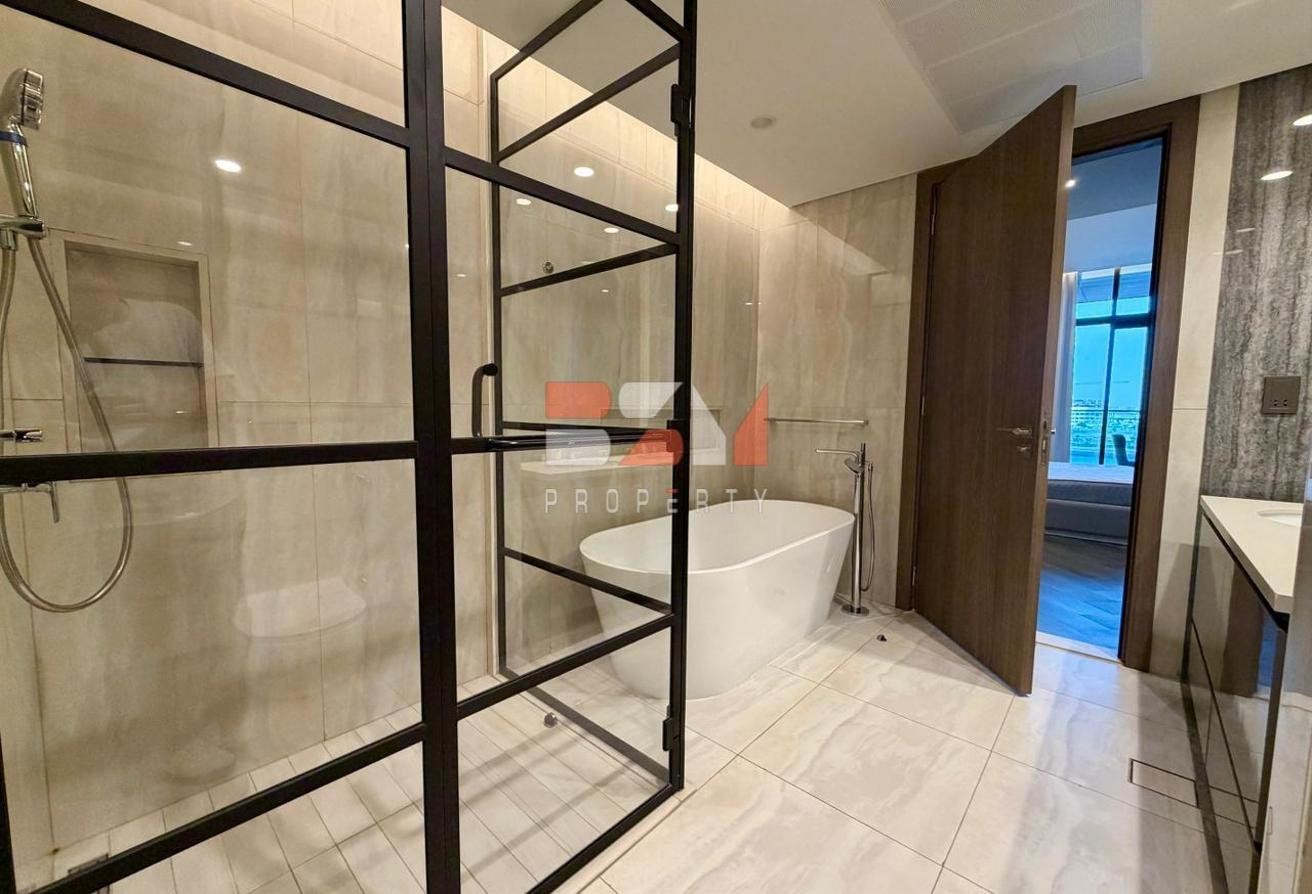 Rare 3BR Duplex | Waterfront | Offers Welcome photo 17