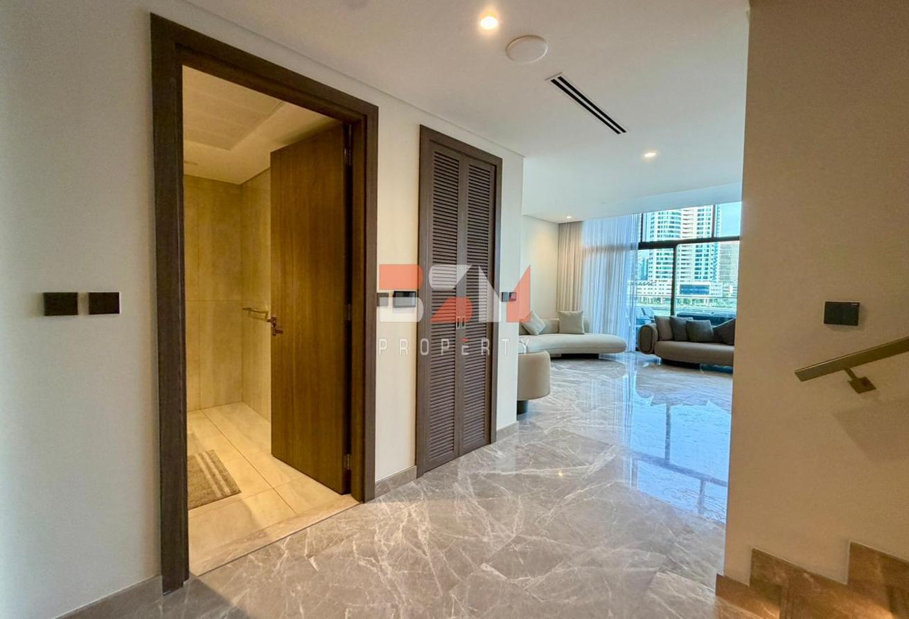 Rare 3BR Duplex | Waterfront | Offers Welcome photo 12