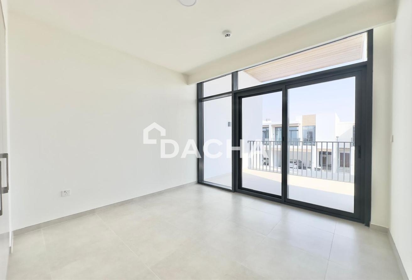 Spacious Layout | Vacant | Close To Key Amenities photo 10