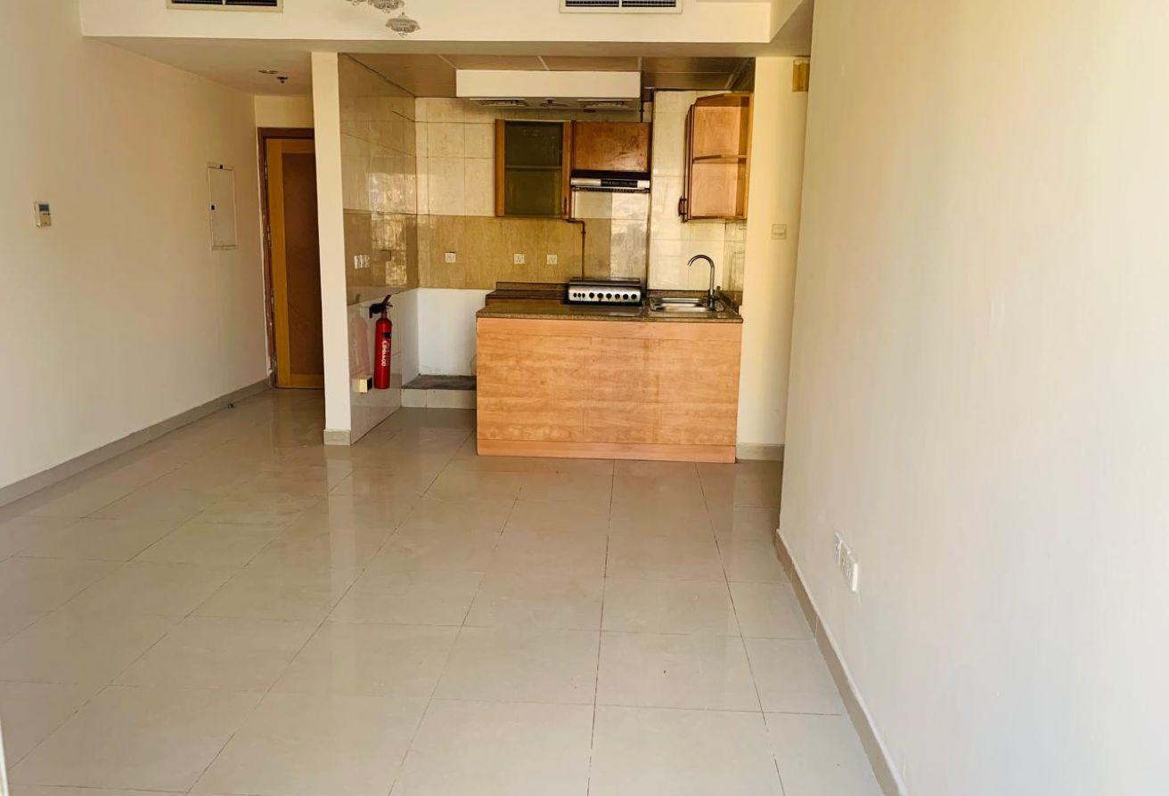 Spacious 1 BR | Balcony | Family Building photo 6