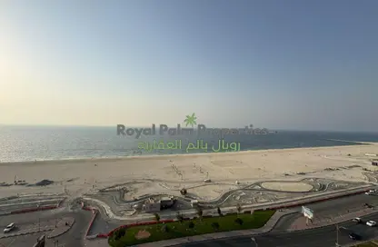 شقة - 2 غرف نوم - 3 حمامات للايجار في برج الكورنيش - طريق كورنيش عجمان - عجمان