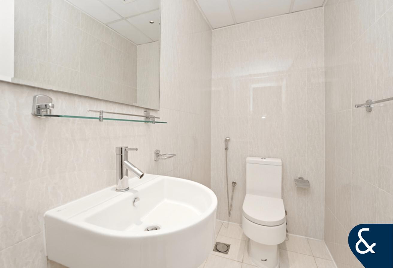 One Bedroom | Fully Furnished | Near Metro photo 8
