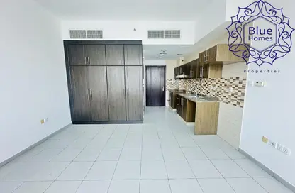 Apartment - 1 Bathroom for rent in Al Waleed 5 Building - Al Karama - Dubai