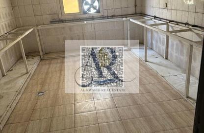 سكن عمال - استوديو - 8 حمامات للايجار في مبني علي موسى - الصجعة الصناعية - الصجعة - الشارقة