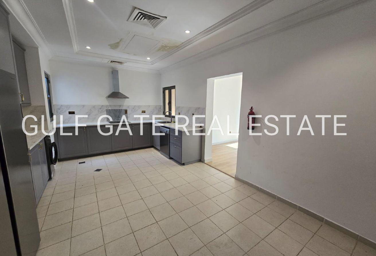 Prime Canal Cove l Direct Access to Beach l Vacant photo 11