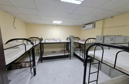 سكن الموظفين - استوديو - 8 حمامات للايجار في م-26 - مصفح الصناعية - مصفح - أبوظبي