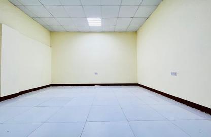 سكن الموظفين - استوديو - 8 حمامات للايجار في م-26 - مصفح الصناعية - مصفح - أبوظبي