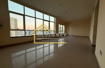 شقة - 3 غرف نوم - 4 حمامات للايجار في المجاز 2 - المجاز - الشارقة