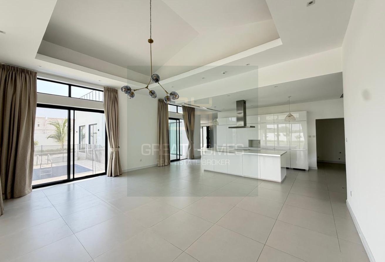 Luxurious 5 Bedroom Private Pool Villa for Lease photo 4