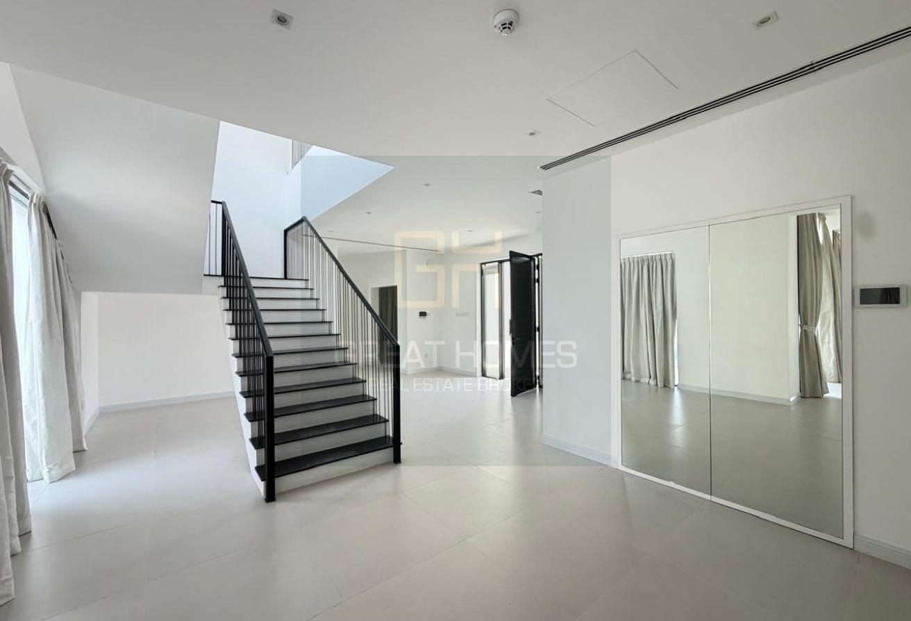 Luxurious 5 Bedroom Private Pool Villa for Lease photo 12